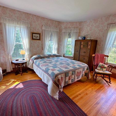 Private 2 Bedrooms And 1 Bathroom In Grand Victorian Home In The Heart Of The Whiite Mountains! Great Host Whitefield Εξωτερικό φωτογραφία