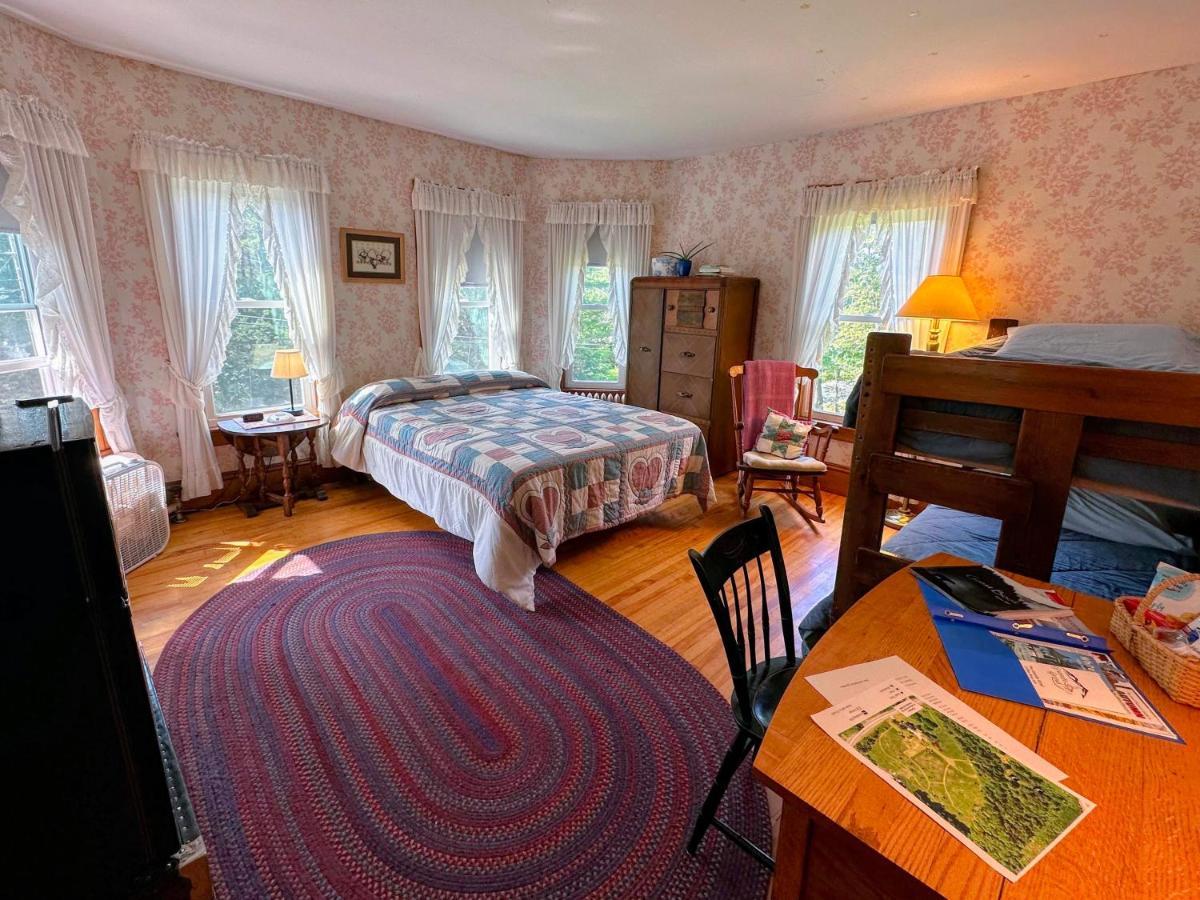 Private 2 Bedrooms And 1 Bathroom In Grand Victorian Home In The Heart Of The Whiite Mountains! Great Host Whitefield Εξωτερικό φωτογραφία